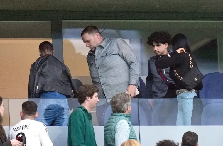 Gledamo i ne vjerujemo: Evo &scaron;to radi Bellinghamova djevojka dok on pored nje gleda Modrića i ekipu