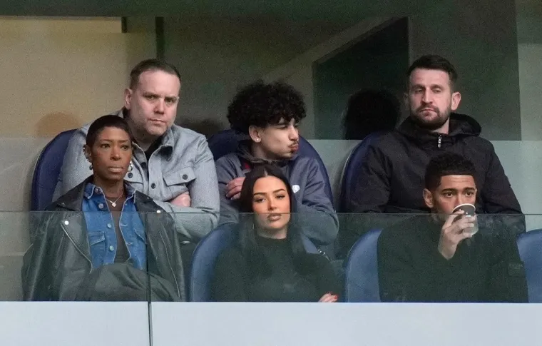 Gledamo i ne vjerujemo: Evo &scaron;to radi Bellinghamova djevojka dok on pored nje gleda Modrića i ekipu