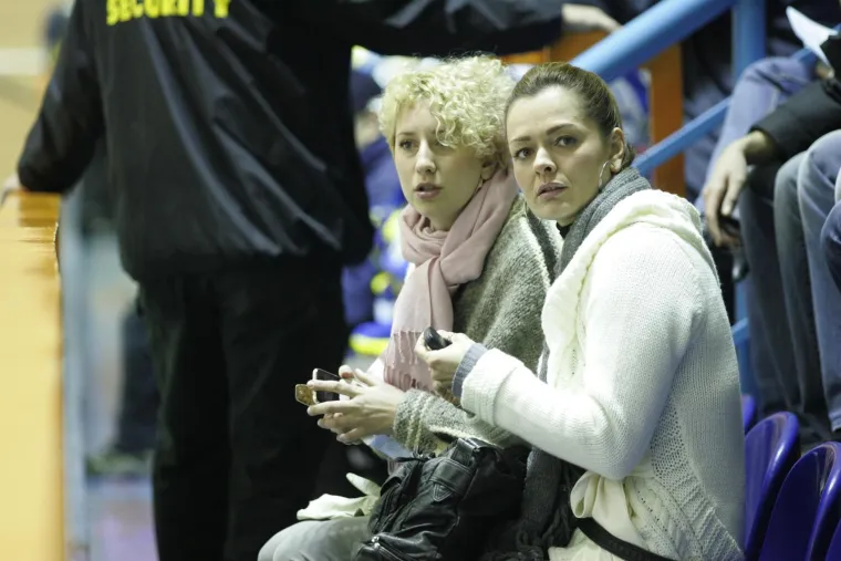 Unatoč profesionalnim uspjesima, Minea je pro&scaron;la kroz te&scaron;ko razdoblje gdje se nakon prometne nesreće, suočavala s raznim napadajima panike tokom svojih nastupa. 