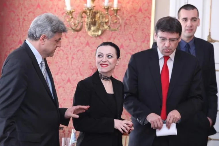 Od čarobnjačkih &scaron;e&scaron;ira do ekstravagantnih haljina: Ovo su najbolja izdanja Mirele Holy