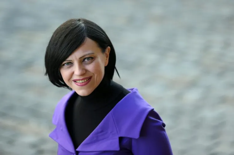 Od čarobnjačkih &scaron;e&scaron;ira do ekstravagantnih haljina: Ovo su najbolja izdanja Mirele Holy