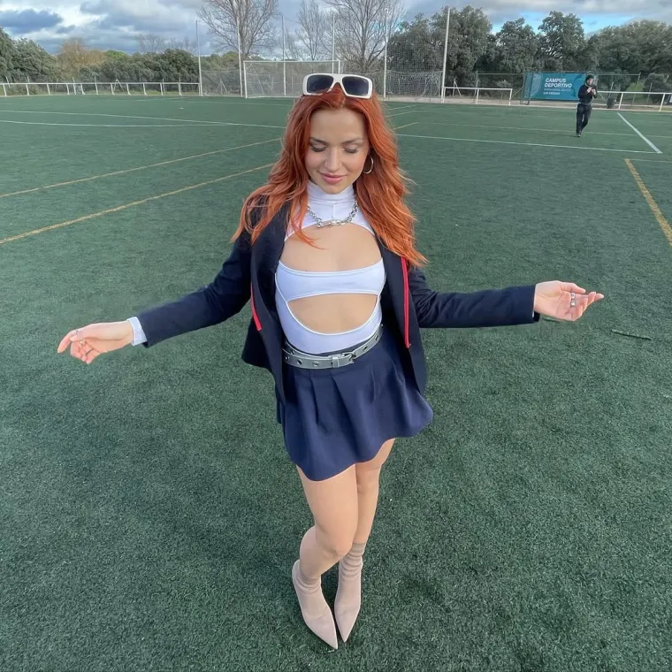 Karizmatična pojava i prirodna ljepota osigurale su joj veliku popularnost među publikom, ali i modnim brendovima.