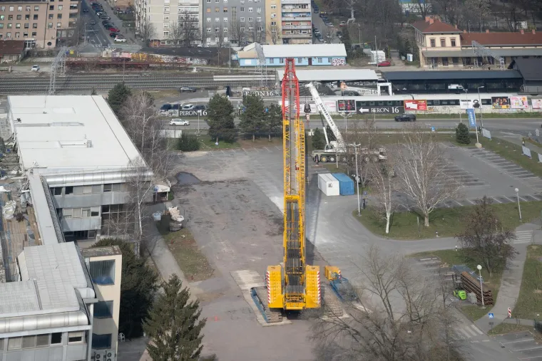 Obnova Doma sportova (45 milijuna eura), gradnja bazena Špansko (34 milijuna) i novi stadion u Kranjčevićevoj (44 milijuna). 