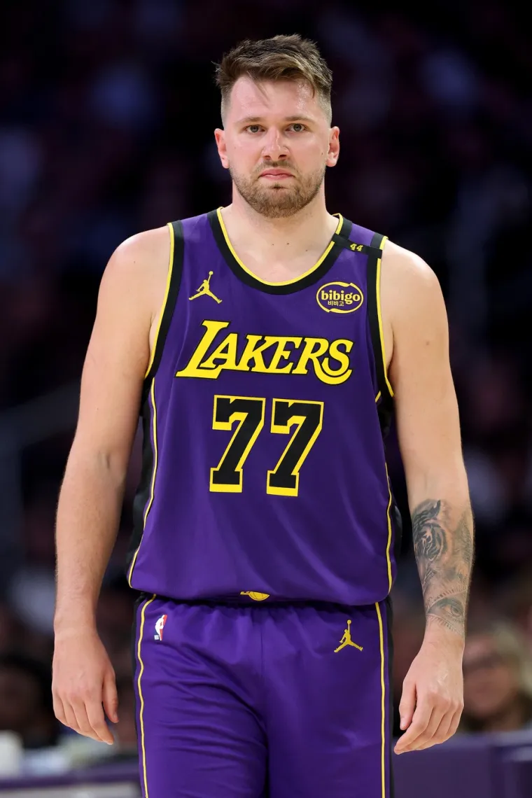 Dončić je bio i posebno motiviran. Htio je pokazati svom bivšem klubu i čelnicima Dallasa da su pogriješili što su ga se odrekli. Luki Dončiću je teško pao trade, volio je Dallas Maverickse i grad Dallas. Ugodno je u njemu živio. Bilo mu je lijepo... 