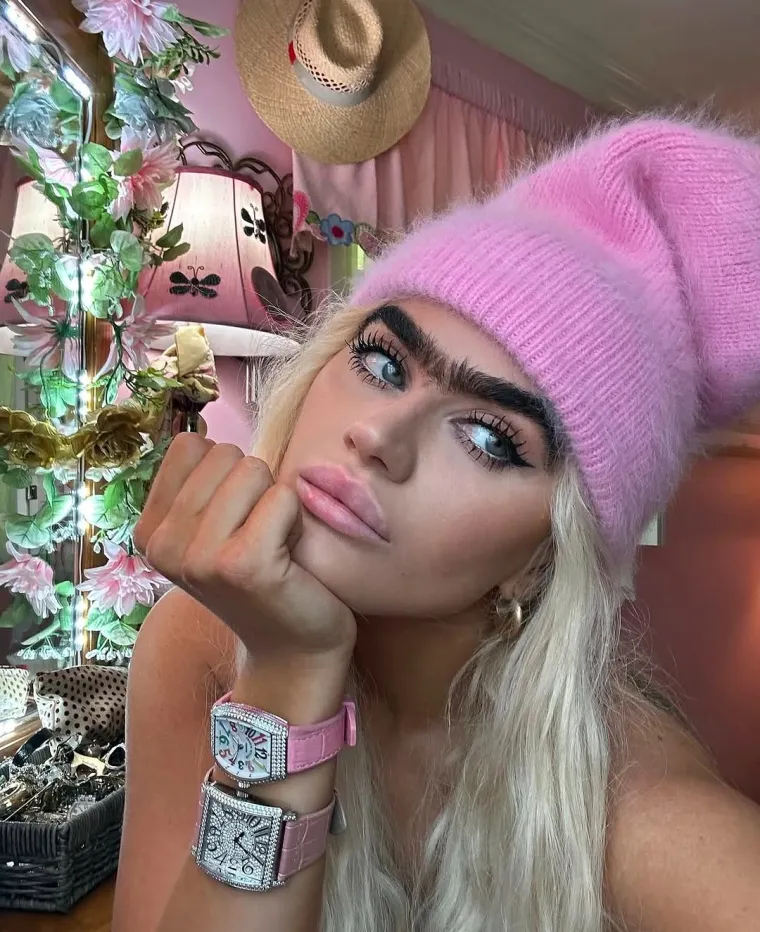 Unatoč negativnim komentarima, Sophia je samouvjerena i redovito dijeli svoje fotografije na Instagramu.