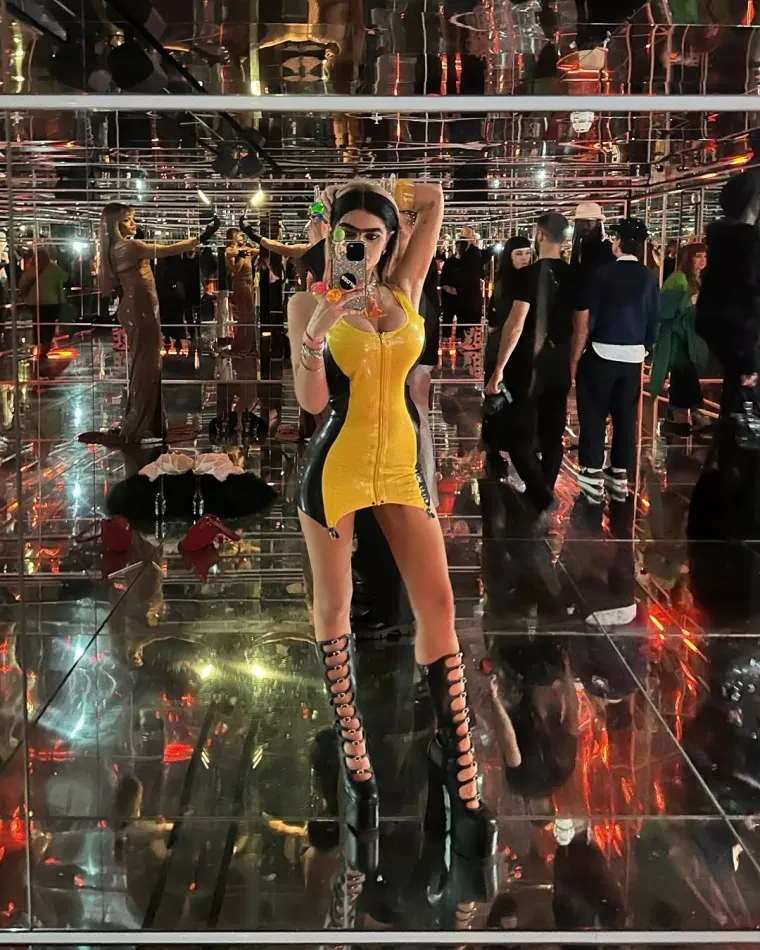 Samo prirodno: Dobivala prijetnje smrću zbog spojenih obrva, no ona se ne obazire