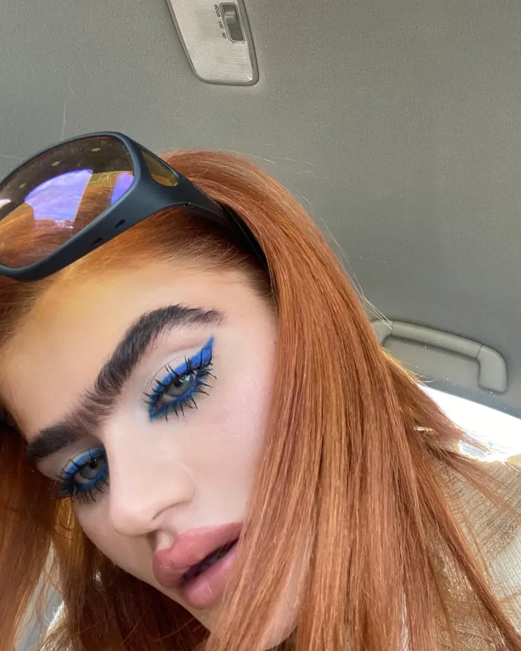 Samo prirodno: Dobivala prijetnje smrću zbog spojenih obrva, no ona se ne obazire