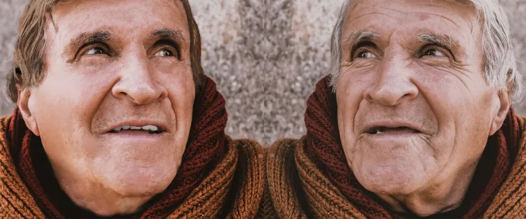 5. Paradoks blizanaca - On je ukorijenjen u Einsteinovoj teoriji relativnosti te pokazuje da vrijeme teče drugačije za ljude koji putuju velikim brzinama. Ako jedan blizanac putuje svemirom brzinom približnom svjetlosnom, starit će puno sporije od svog brata ili sestre koji su ostali na Zemlji.