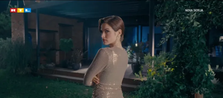 Arija Rizvić osvaja scenu: I bez &scaron;minke malo koga ostavlja ravnodu&scaron;nim