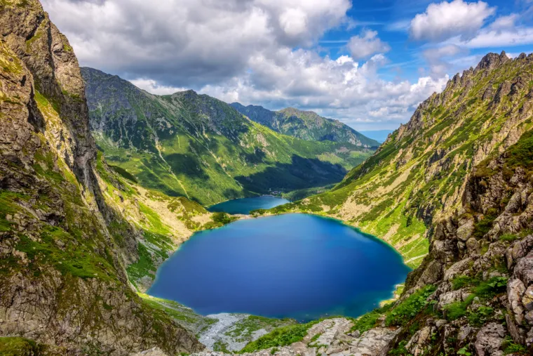 28. Poljska: Sa svojih 739 vodenih površina, od kojih je 54,9 posto ocijenjeno kao izvrsno u ovoj su zemlji posebno popularne dvije lokacije. Morskie Oko i jezero Sniardwy pružaju čistu vodu i prekrasan krajolik što privlači velik broj posjetitelja. 
