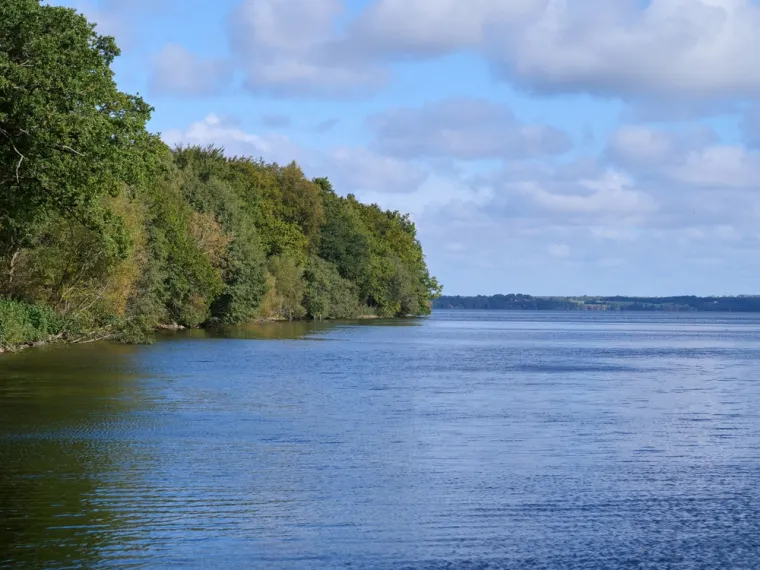 7. Danska: Od njenih 1044 vodenih povr&scaron;ina 94 posto ocijenjeno je kao izvrsno. U Danskoj se nalazi jezero Esrum S&oslash;, najdublje jezero u toj zemlji, poznato po svojoj ljepoti i raznovrsnoj ponudi aktivnosti. Također, vrijedi posjetiti Fures&oslash;, drugo najveće jezero u Danskoj.