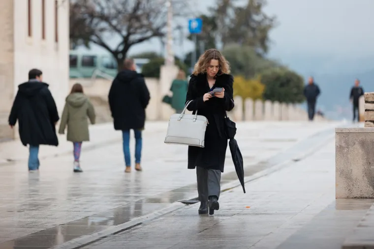 Brojni građani izabrali su elegantne modne kombinacije.