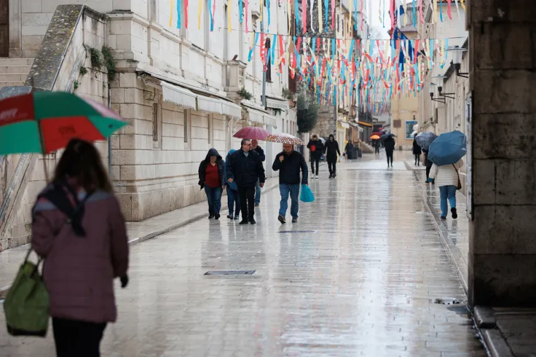 Povodom karnevala, Zadar je bio ukra&scaron;en &scaron;arenim uzorcima.