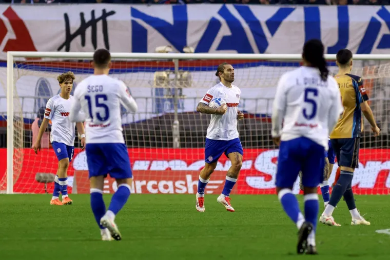 Misteriozan transparent Torcide: Otkrili smo &scaron;to znači! Pogledajte tko je jo&scaron; u loži Poljuda