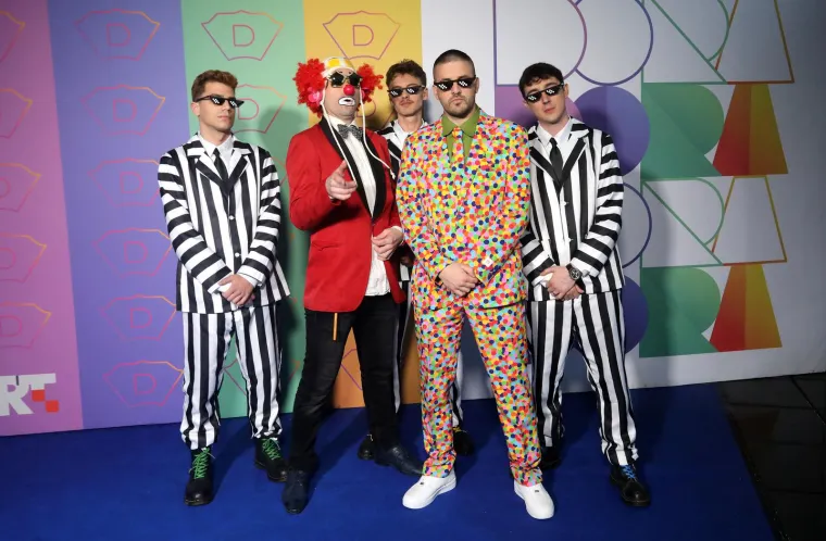 Brojna poznata lica na Plavom tepihu uoči Dore: Pogledajte tko se sve pojavio