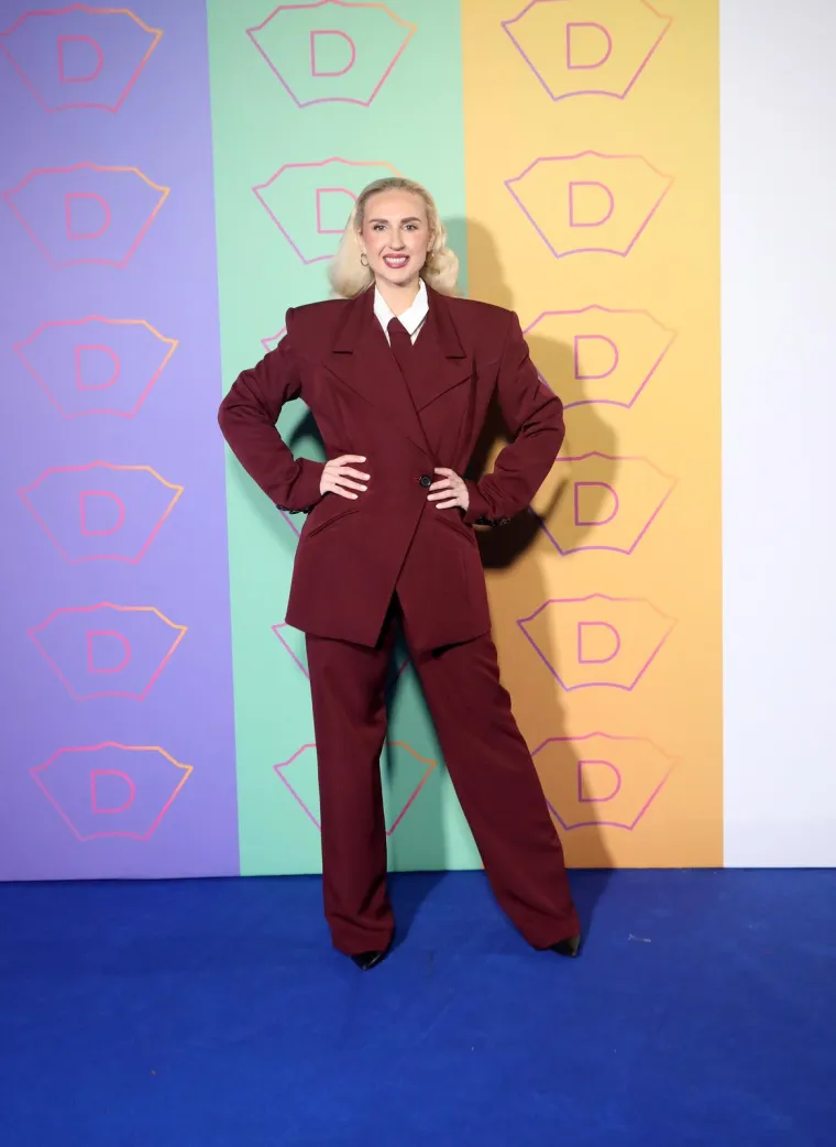 Brojna poznata lica na Plavom tepihu uoči Dore: Pogledajte tko se sve pojavio