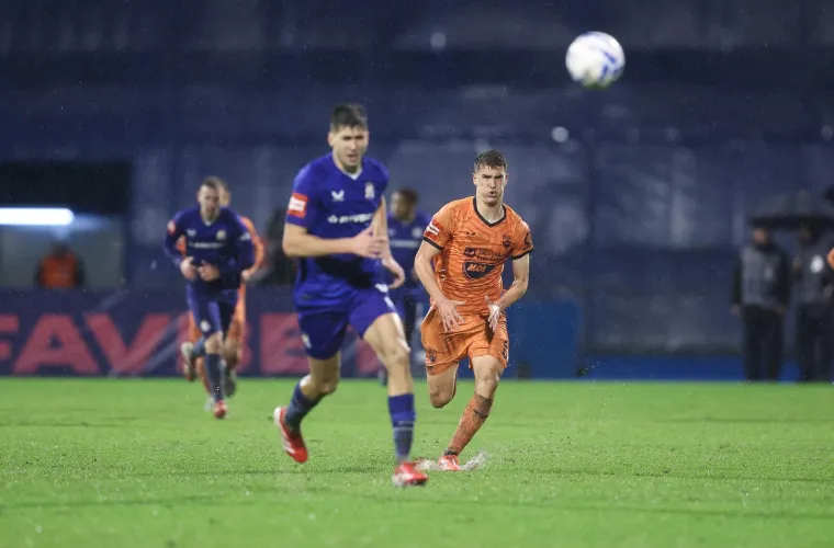 Sva lica tragedije na Maksimiru: Pogledajte pokisle dinamovce nakon jo&scaron; jedne blamaže, jedan igrač je sve otkrio