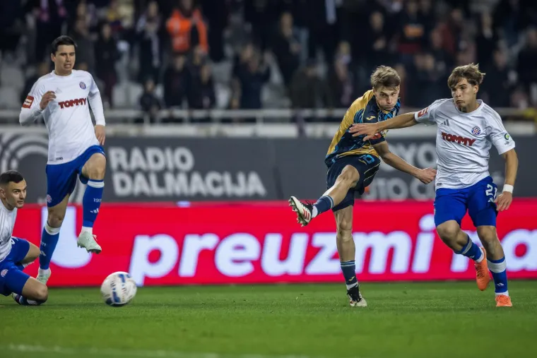 Gattusov i Rakitićev trenutak ludila: Biv&scaron;eg vatrenog nikada nismo vidjeli ovakvog, Torcida zapalila zastavu