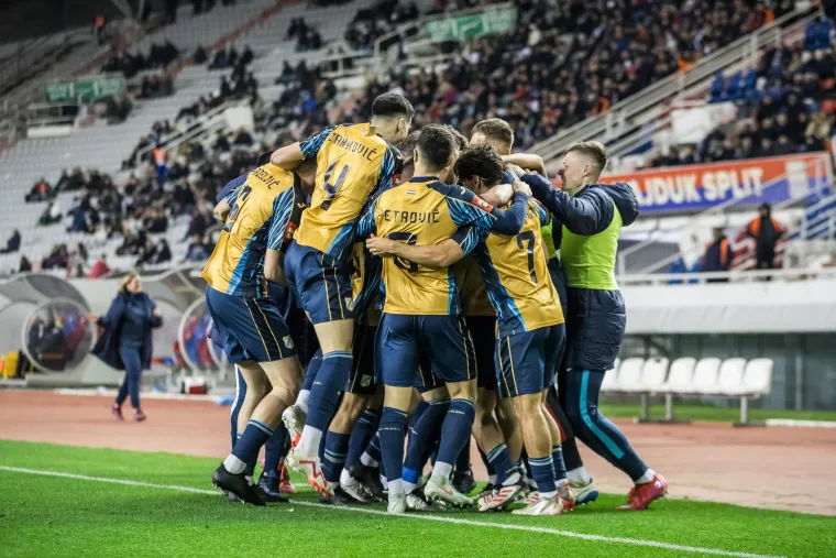 Gattusov i Rakitićev trenutak ludila: Biv&scaron;eg vatrenog nikada nismo vidjeli ovakvog, Torcida zapalila zastavu