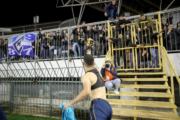 Gattusov i Rakitićev trenutak ludila: Biv&scaron;eg vatrenog nikada nismo vidjeli ovakvog, Torcida zapalila zastavu