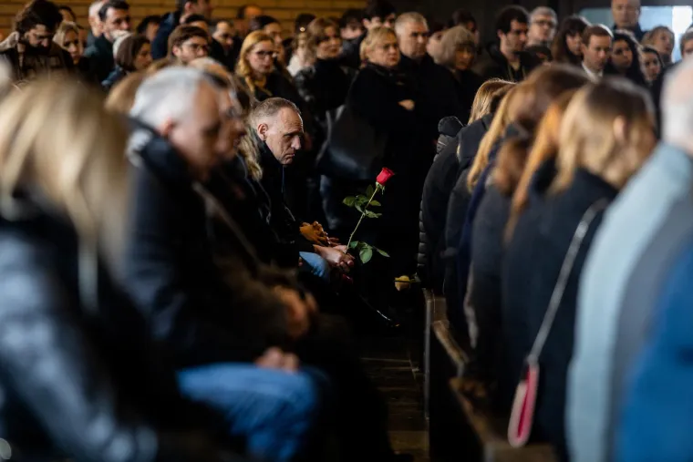 U srijedu je održan posljednji ispraćaj hrvatske redateljice Sare Hribar koja je preminula u dobi od 39 godina. 