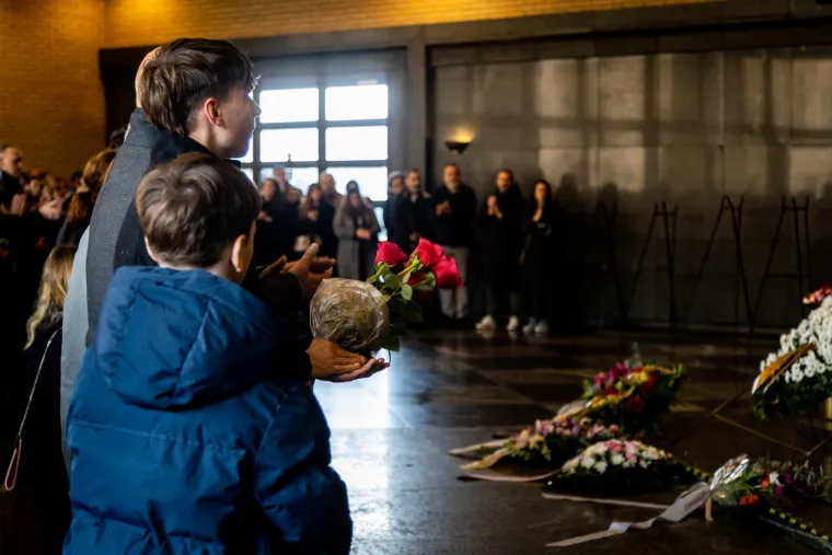 Za svoj prvi dugometražni prvijenac &quot;Lada Kamenski&quot;, koji je nastao u suradnji s Markom Šantićem, osvojila je nagradu na Pulskom filmskom festivalu, kao i nagradu Breza za najboljeg debitanta. 