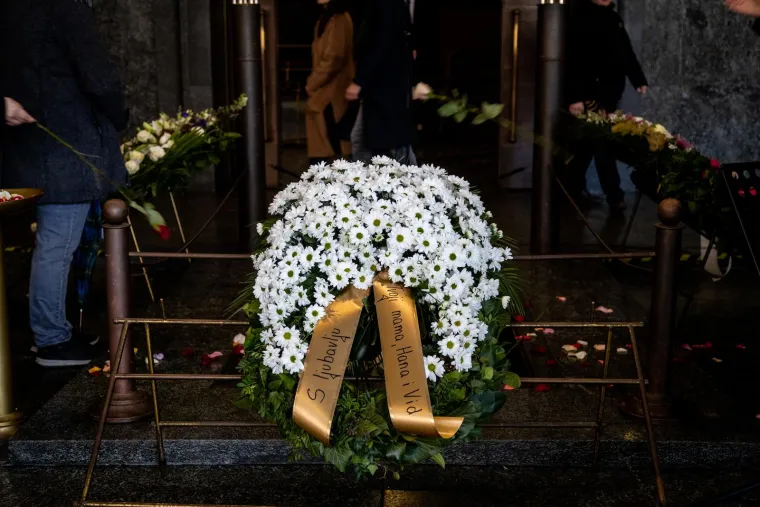 Posljednji ispraćaj domaće redateljice: Na vječni počinak Saru Hribar ispratila obitelj i prijatelji