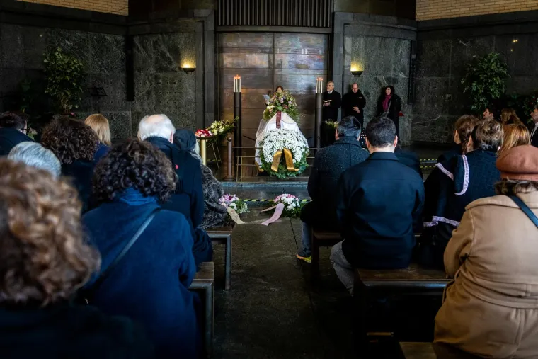 Posljednji ispraćaj domaće redateljice: Na vječni počinak Saru Hribar ispratila obitelj i prijatelji