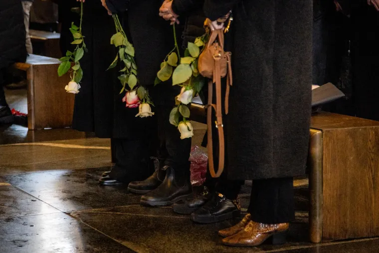 Posljednji ispraćaj domaće redateljice: Na vječni počinak Saru Hribar ispratila obitelj i prijatelji