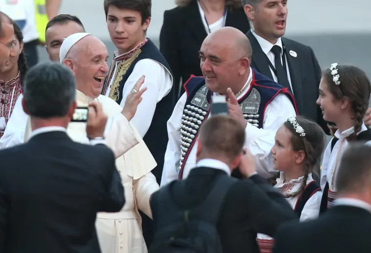 Nije bio u Hrvatskoj, ali je posjetio naše susjede. Prisjetite se kako je Papa 2015. dočekan u Sarajevu