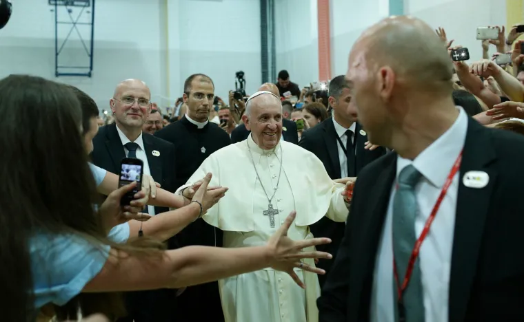 Nije bio u Hrvatskoj, ali je posjetio naše susjede. Prisjetite se kako je Papa 2015. dočekan u Sarajevu