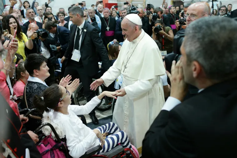 Nije bio u Hrvatskoj, ali je posjetio naše susjede. Prisjetite se kako je Papa 2015. dočekan u Sarajevu