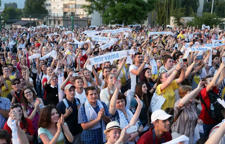 Nije bio u Hrvatskoj, ali je posjetio naše susjede. Prisjetite se kako je Papa 2015. dočekan u Sarajevu
