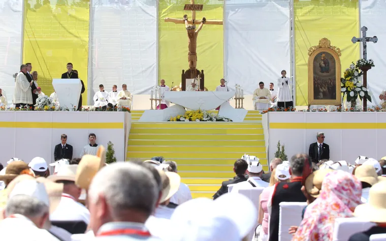 Nije bio u Hrvatskoj, ali je posjetio na&scaron;e susjede. Prisjetite se kako je Papa 2015. dočekan u Sarajevu