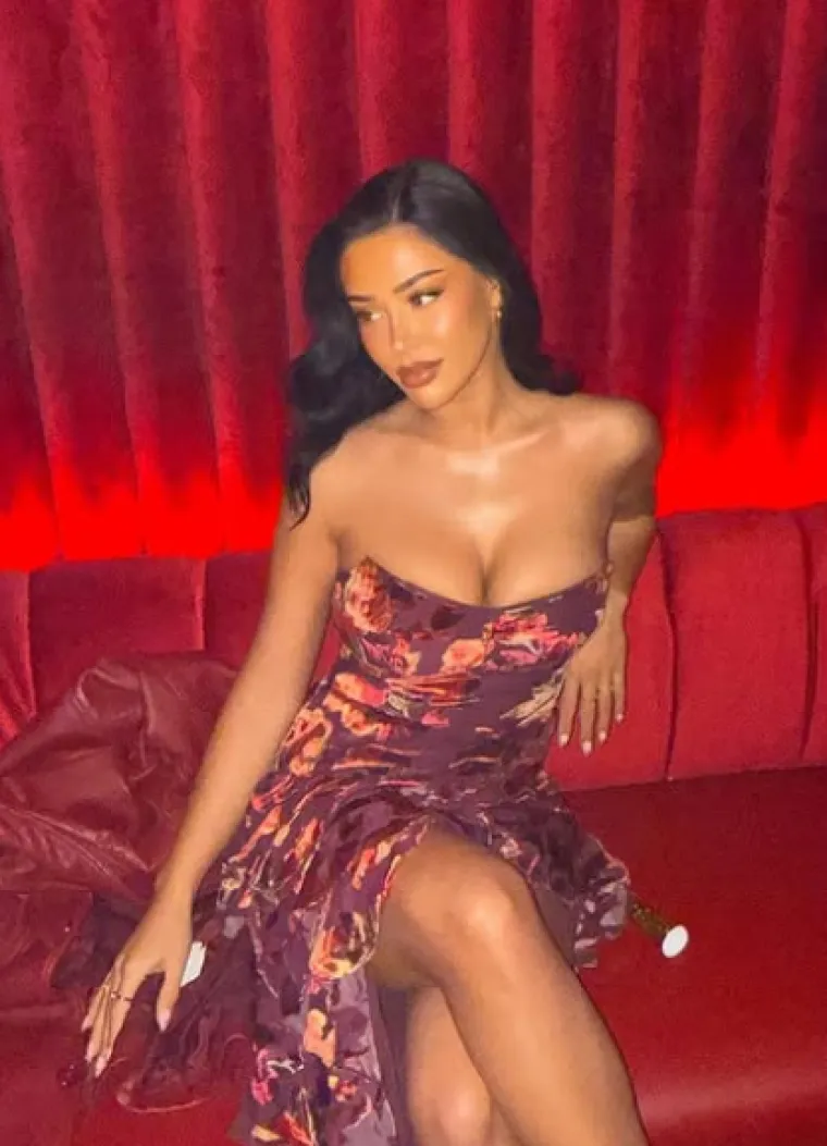 Ashlyn Castro odmah je demantirala tvrdnje o godinama na Instagramu, ali nije one o eskort uslugama i o tome kako voli ulaziti u veze s poznatim osobama iz javnog života i sporta. Od svega što se govori i piše o njoj, Ashlyn su zasmetale godine: 
&quot;Ljudima koji lažu o mojim godinama, imam 27. Izmišljaju priče o meni, povezuju me s toliko ljudi koje ne poznajem ili s kojima nikada nisam imala romantične veze, otišli ​​su predaleko.&quot;