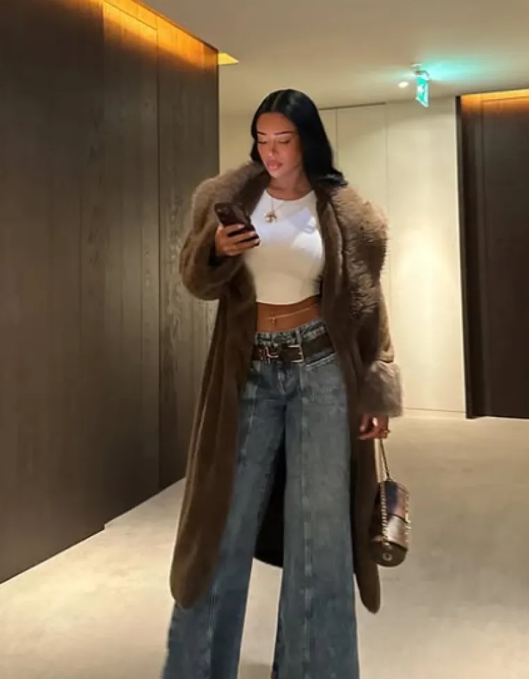 Ashlyn Castro za sada nije komentirala pisanja engleskih i španjolskih medija o pikanterijama iz njezina života, osim spomenutih godina. Zanimljivo da je na društvenim mrežama skoro poduplala broj svojih pratitelja, jer je prije potvrde da je u vezi s Judeom Bellinghemom na instagramu pratilo 225.000 ljudi.