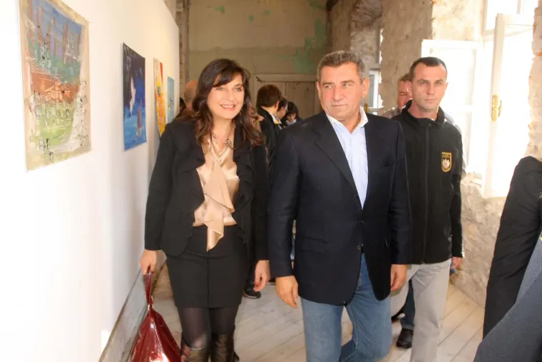 Nakon njegova uhićenja i suđenja, neumorno ga je podržavala sve do oslobađajuće presude 2012. godine. Kad se Gotovina vratio kući, obitelj se ponovno ujedinila, a Dunja se povukla iz javnosti. Danas sa suprugom živi daleko od medijske pažnje, posvećena obitelji i mirnom životu.