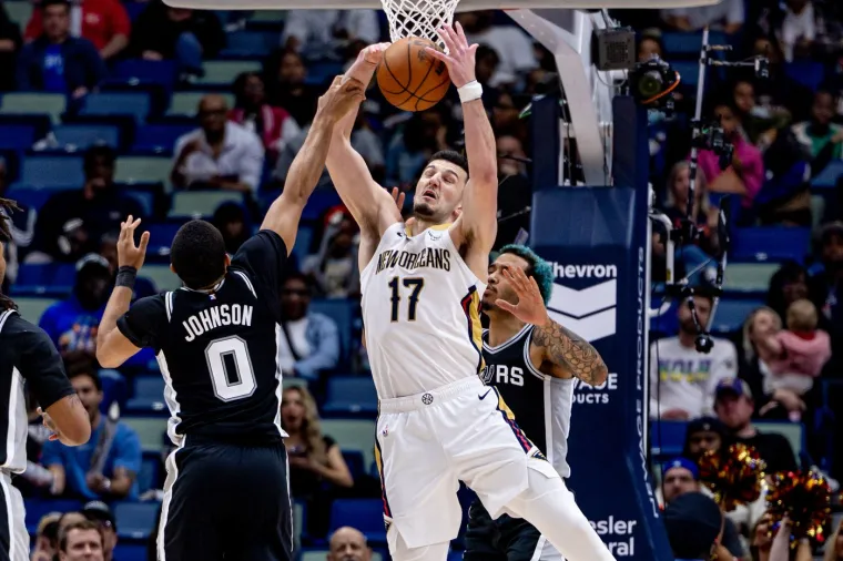 Skandal u NBA ligi! Durant &scaron;akom udario Matkovića u rebra, pogledajte kako je na&scaron; as reagirao na provokaciju