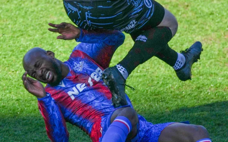 Golman Millwalla cijelim je tijelom naletio na napadača Crystal Palacea 