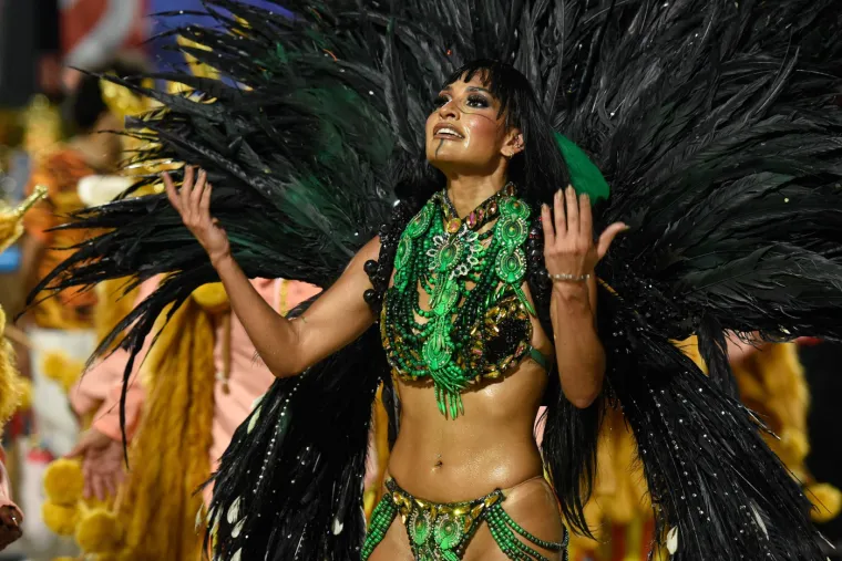 Ma tko ne bi volio biti ovdje! Glamurozni kostimi na najvećem karnevalu: Pogledajte raskošne prizore iz Rija