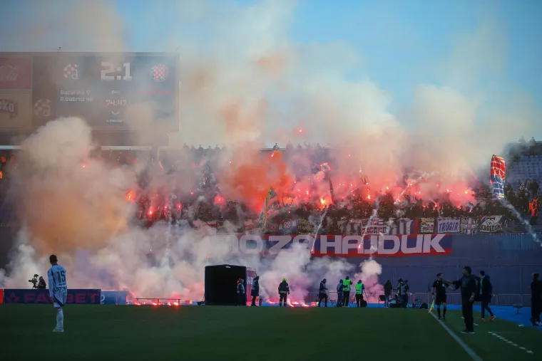 Iako u manjem broju Torcida je ponovno bila dodatna snaga Hajduku