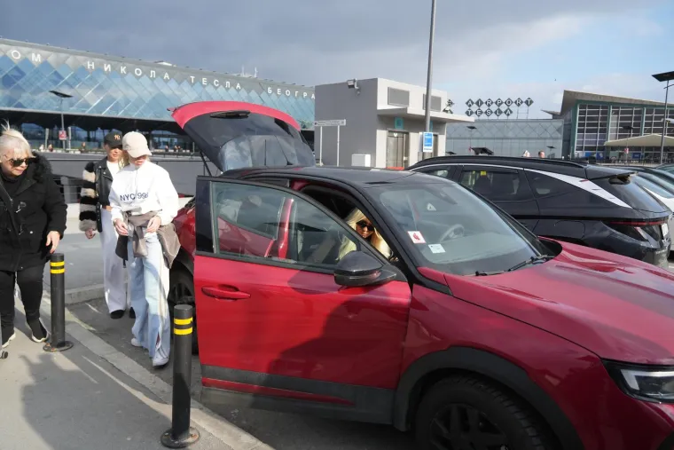 &apos;&apos;Svađe nisu bitne, pamti se samo dobro i računa se samo dobro kada je netko u problemu. Ja sam prišla i pružila ruku, on se baš oduševio kad me vidio, sjela sam i porazgovarala. Nije bitno ni gdje smo se vidjeli i rekao mi je: &quot;Jeco, zar si ti stvarno mislila da ću ja umrijeti, a da tebe još jednom ne vidim&quot;… Naravno, to je rekao u šali, a ja sam mu rekla: &quot;Sale, nećeš ti umrijeti, živjet ćeš ti još dugo, dugo i svađat ćemo se ti i ja još mnogo, mnogo puta&quot;… On mi je rekao: &quot;Nećemo se više nikada ti i ja, Jeco, posvađati&quot;. To mi je posljednje rekao&apos;&apos;, rekla je Jelena kroz suze. 