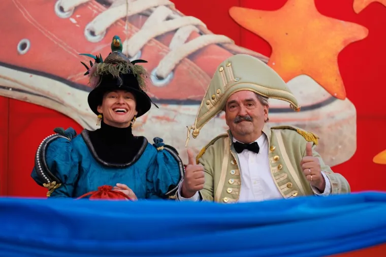 Bilo je tu svega - tradicionalnih maski, ali i raznih filmskih likova, dok su posebice zanimljivi bili horoskopski znakovi. 