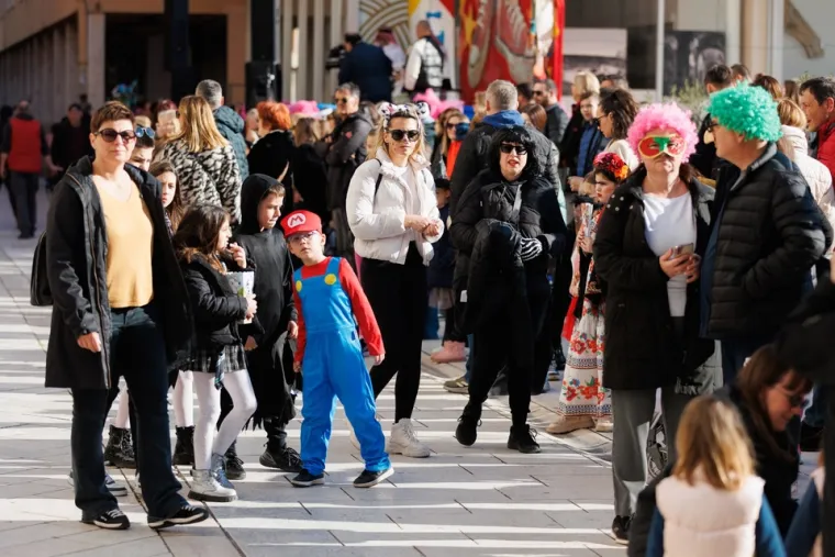 Zadar u pravoj karnevalskoj euforiji: Jedna skupina maski odu&scaron;evila sve prolaznike