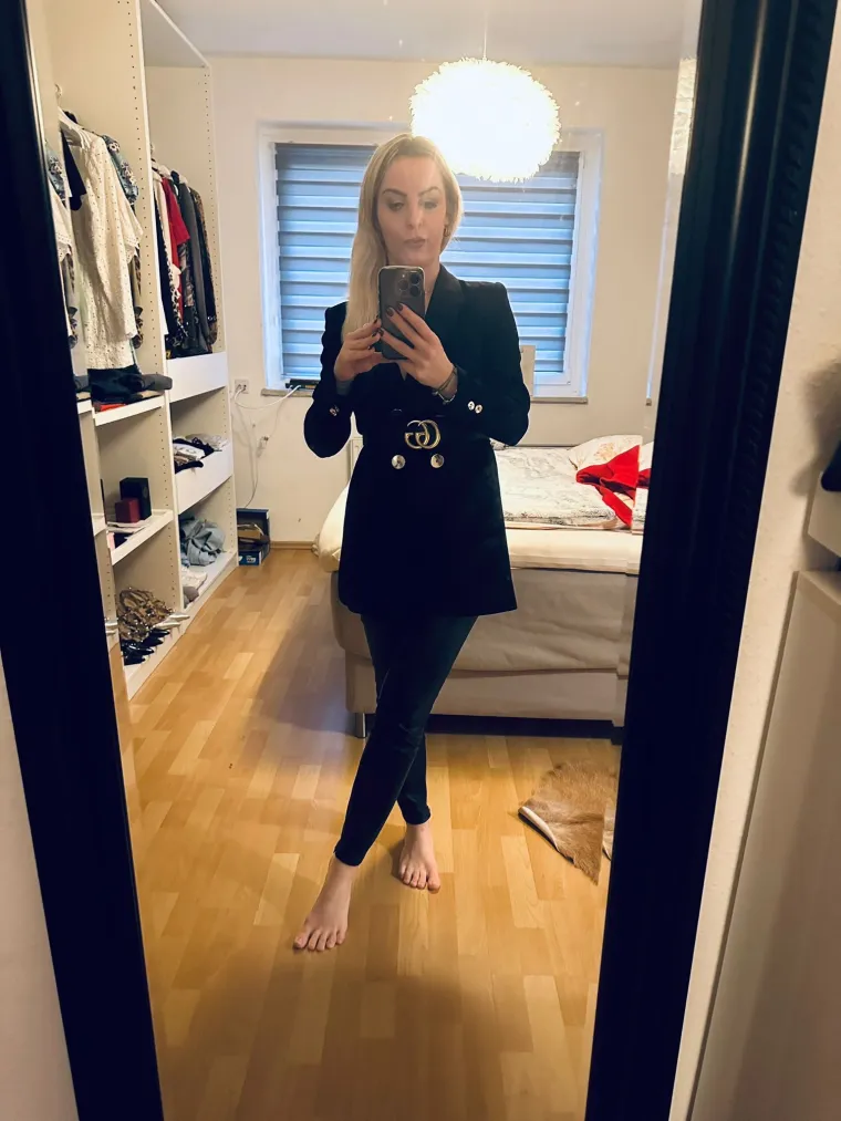 Osim sudjelovanja u reality emisijama, Klara je poznata po svom luksuznom načinu života, koji ponosno prikazuje na društvenim mrežama. Neko vrijeme bila je u vezi s bogatim nasljednikom, a na Instagramu često objavljuje fotografije u skupocjenim modnim kombinacijama, pokazujući ljubav prema dizajnerskoj odjeći. 