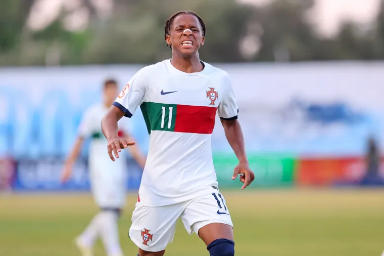 Bara je u Dinamo doveo u portugalskog wunderkinda Cardosa Varelu, a taj posao izazvao je kontroverzu. Varela je na Maksimir stigao  preko nižerazrednog kluba Dinamo Odranski Obrež i to je rezultiralo pravnim sporom, jer Porto tvrdi da su prekršene FIFA-ine regulative o naknadama za razvoj igrača. O Jogo je izvijestio da Porto priprema tužbu.