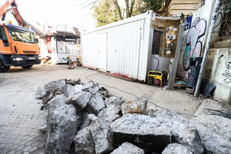 &quot;Ovaj projekt pokazuje našu posvećenost očuvanju povijesne baštine Zagreba, ali i unapređenju infrastrukture koju svakodnevno koriste naši građani. Schlosserove stube nisu samo pješački prolaz – one su dio identiteta našega grada, i uvjeren sam da će nakon rekonstrukcije zasjati u punom sjaju&quot;, rekao je u prosincu prošle godine zagrebački gradonačelnik Tomislav Tomašević.