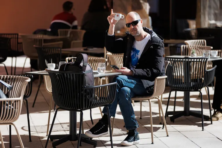 &Scaron;pica gori! Zadranka u leopard haljini istaknula duge noge i privukla poglede