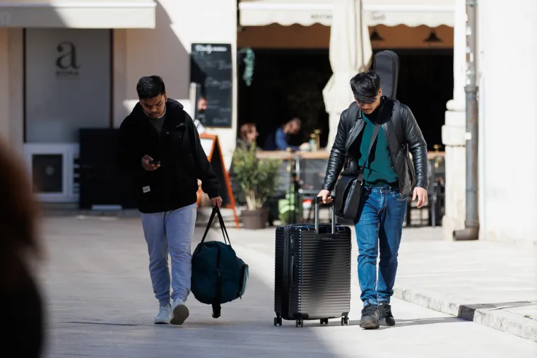 &Scaron;pica gori! Zadranka u leopard haljini istaknula duge noge i privukla poglede