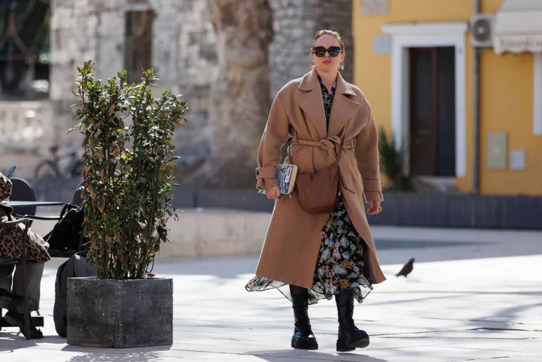 &Scaron;pica gori! Zadranka u leopard haljini istaknula duge noge i privukla poglede